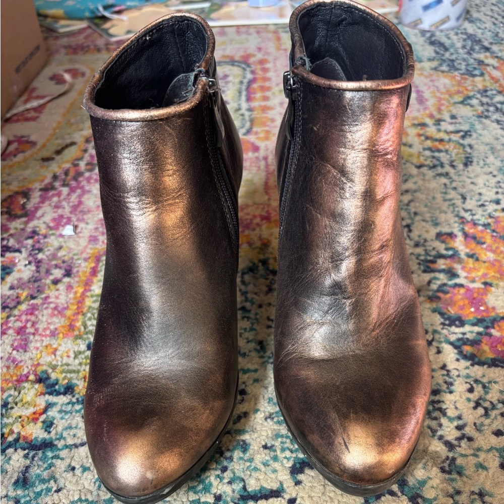 Overland Bronze Metallic Leather Ankle Boots - Made in Poland - Size 38 (US 7.5)